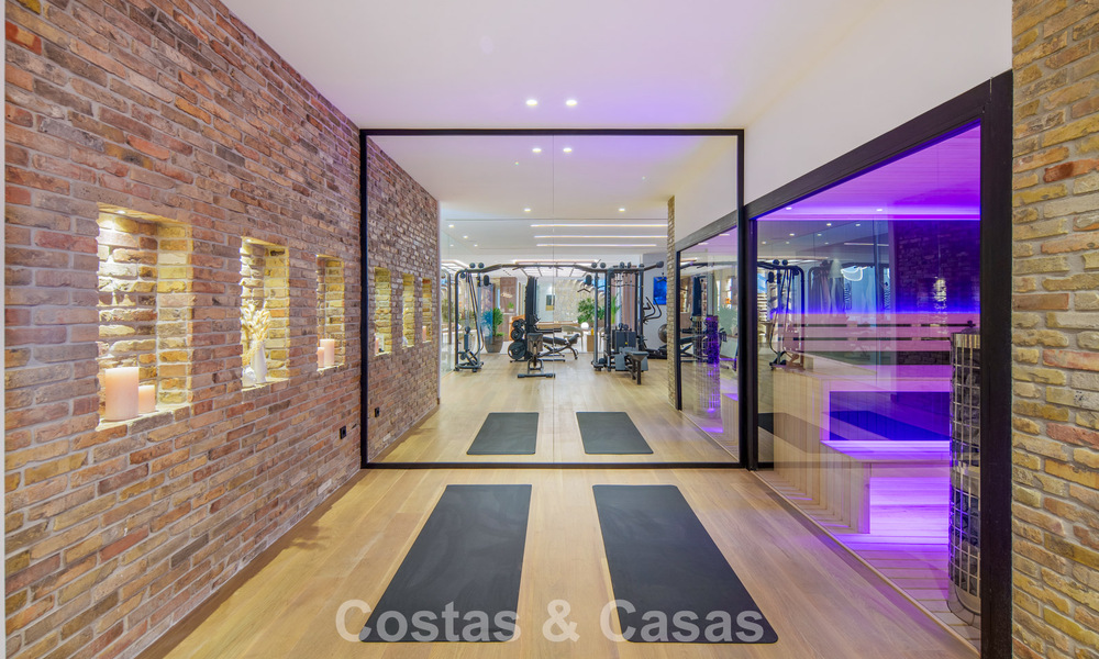 Hedendaagse design villa met panoramisch uitzicht te koop in Nueva Andalucia’s golfvallei, Marbella 800100