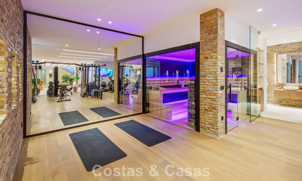 Hedendaagse design villa met panoramisch uitzicht te koop in Nueva Andalucia’s golfvallei, Marbella 800107