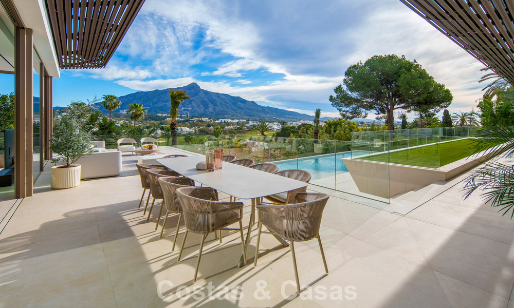 Hedendaagse design villa met panoramisch uitzicht te koop in Nueva Andalucia’s golfvallei, Marbella 800147