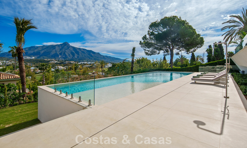 Hedendaagse design villa met panoramisch uitzicht te koop in Nueva Andalucia’s golfvallei, Marbella 800170