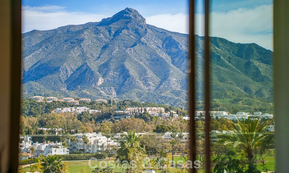 Hedendaagse design villa met panoramisch uitzicht te koop in Nueva Andalucia’s golfvallei, Marbella 800180
