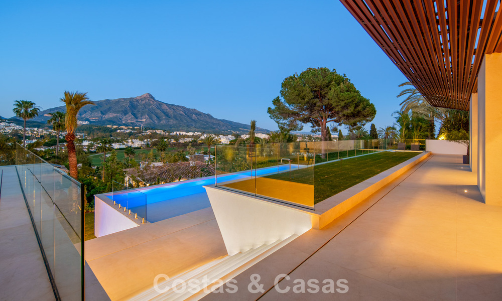 Hedendaagse design villa met panoramisch uitzicht te koop in Nueva Andalucia’s golfvallei, Marbella 800192