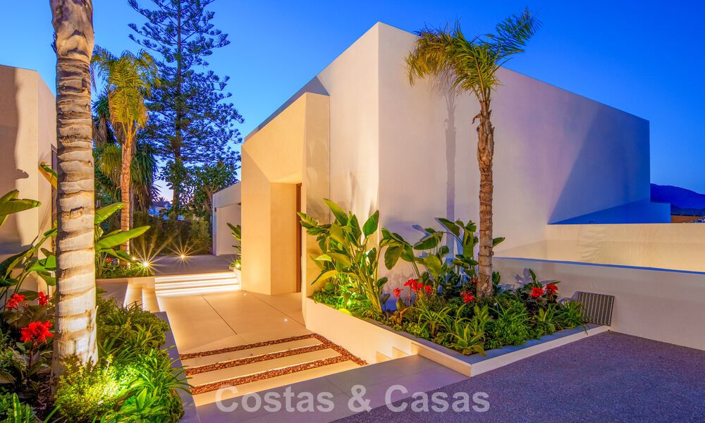 Hedendaagse design villa met panoramisch uitzicht te koop in Nueva Andalucia’s golfvallei, Marbella 800196