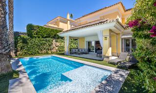 Gerenoveerde, halfvrijstaande villa te koop met zeezicht aan de golfbaan ten Oosten van Marbella 800237 