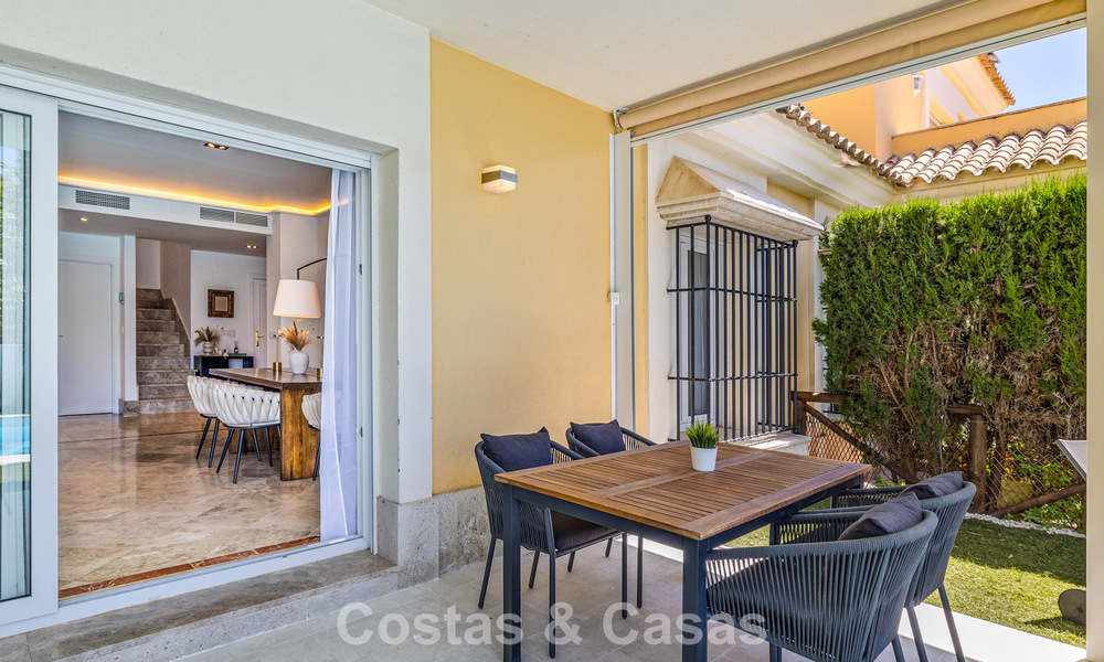 Gerenoveerde, halfvrijstaande villa te koop met zeezicht aan de golfbaan ten Oosten van Marbella 800238