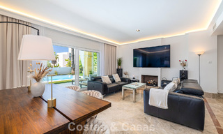 Gerenoveerde, halfvrijstaande villa te koop met zeezicht aan de golfbaan ten Oosten van Marbella 800259 