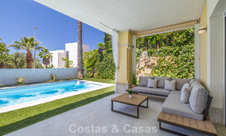 Gerenoveerde, halfvrijstaande villa te koop met zeezicht aan de golfbaan ten Oosten van Marbella 800261 