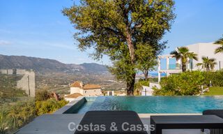Moderne luxevilla met eigentijdse bouwstijl te koop met panoramisch uitzicht in de heuvels van Marbella Oost 800264 