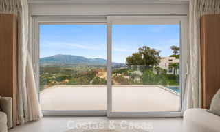 Moderne luxevilla met eigentijdse bouwstijl te koop met panoramisch uitzicht in de heuvels van Marbella Oost 800297 