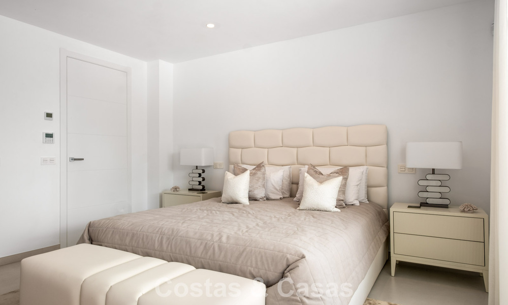 Moderne luxevilla met eigentijdse bouwstijl te koop met panoramisch uitzicht in de heuvels van Marbella Oost 800299