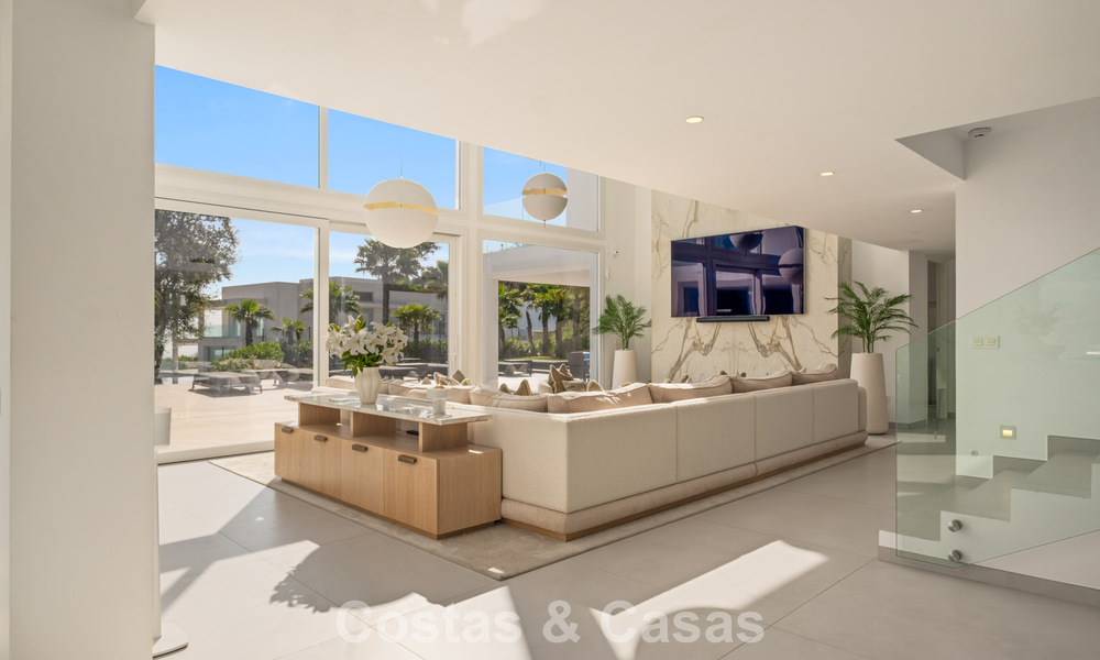 Moderne luxevilla met eigentijdse bouwstijl te koop met panoramisch uitzicht in de heuvels van Marbella Oost 800301
