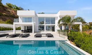 Moderne luxevilla met eigentijdse bouwstijl te koop met panoramisch uitzicht in de heuvels van Marbella Oost 800314 