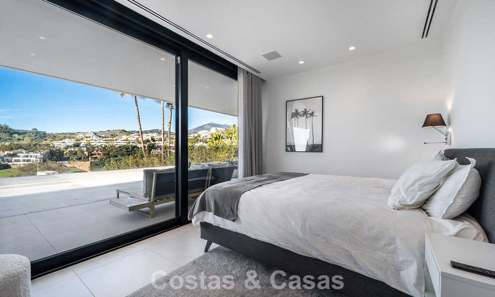 Gesofisticeerde luxevilla te koop met panoramisch uitzicht in Nueva Andalucia’s begeerde golfvallei, Marbella 800327