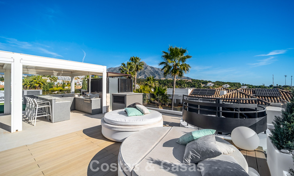 Gesofisticeerde luxevilla te koop met panoramisch uitzicht in Nueva Andalucia’s begeerde golfvallei, Marbella 800334