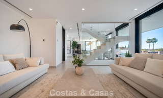 Gesofisticeerde luxevilla te koop met panoramisch uitzicht in Nueva Andalucia’s begeerde golfvallei, Marbella 800335 
