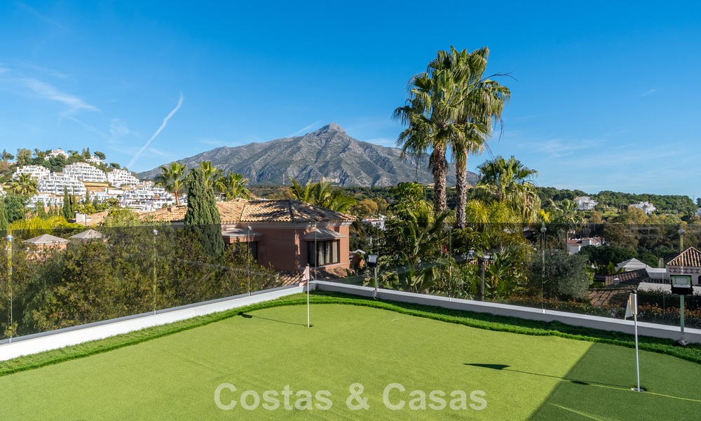 Gesofisticeerde luxevilla te koop met panoramisch uitzicht in Nueva Andalucia’s begeerde golfvallei, Marbella 800338