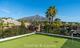 Gesofisticeerde luxevilla te koop met panoramisch uitzicht in Nueva Andalucia’s begeerde golfvallei, Marbella 800338 