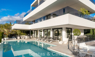 Gesofisticeerde luxevilla te koop met panoramisch uitzicht in Nueva Andalucia’s begeerde golfvallei, Marbella 800340 