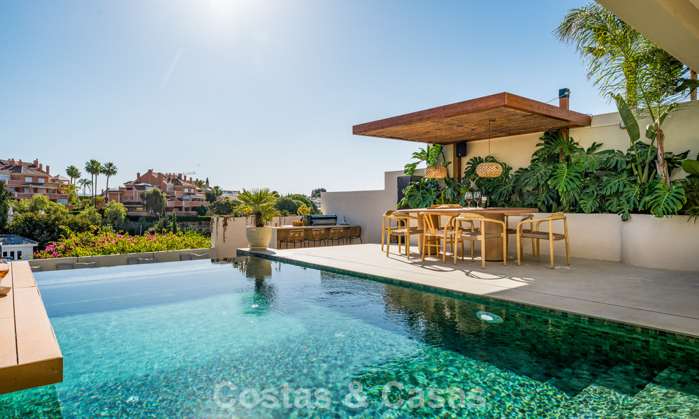 Modern, gerenoveerd luxevilla met prachtig uitzicht te koop in Nueva Andalucia, Marbella 800349