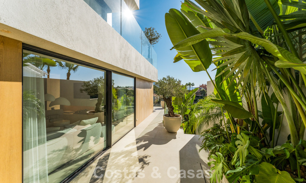 Modern, gerenoveerd luxevilla met prachtig uitzicht te koop in Nueva Andalucia, Marbella 800358