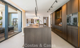 Moderne mediterrane luxevilla te koop in een afgeschermde community in Marbella - Benahavis 800402 