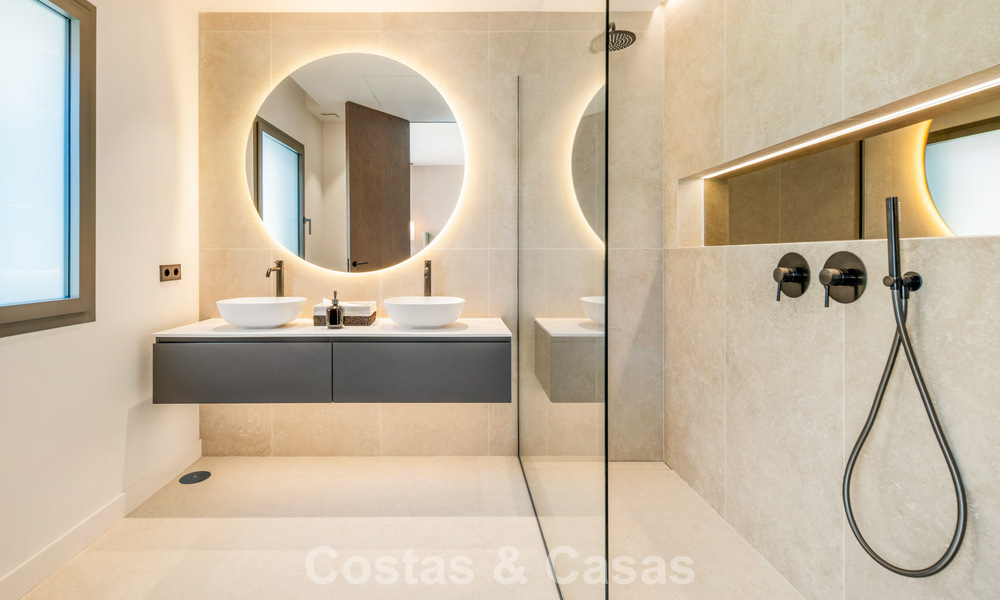 Moderne mediterrane luxevilla te koop in een afgeschermde community in Marbella - Benahavis 800428