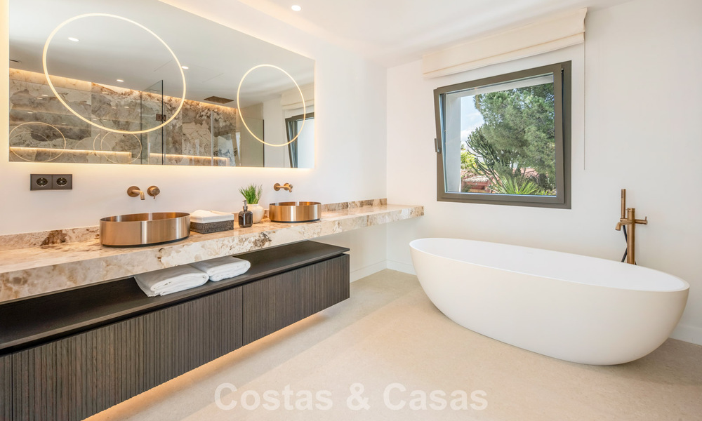 Moderne mediterrane luxevilla te koop in een afgeschermde community in Marbella - Benahavis 800449