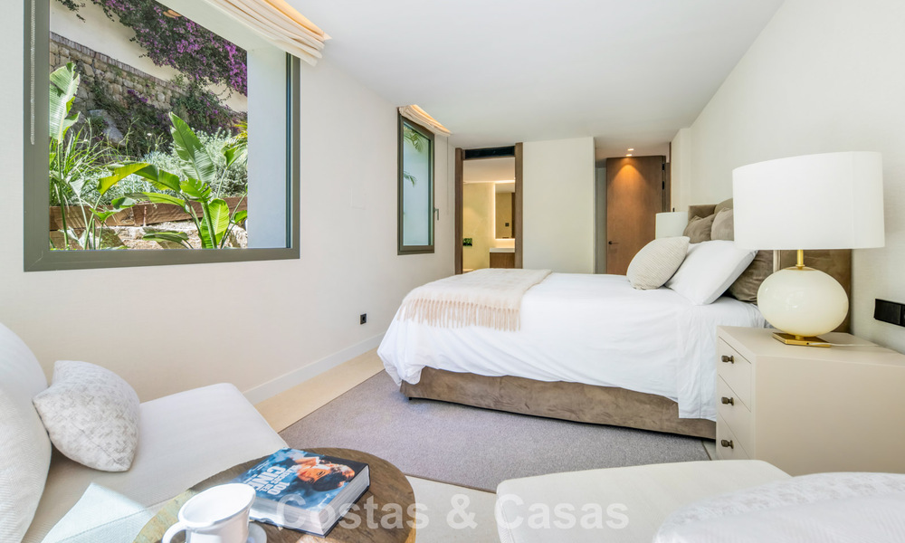 Moderne mediterrane luxevilla te koop in een afgeschermde community in Marbella - Benahavis 800483