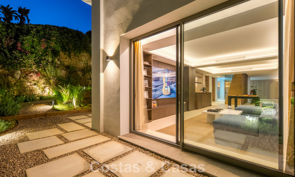 Moderne mediterrane luxevilla te koop in een afgeschermde community in Marbella - Benahavis 800509