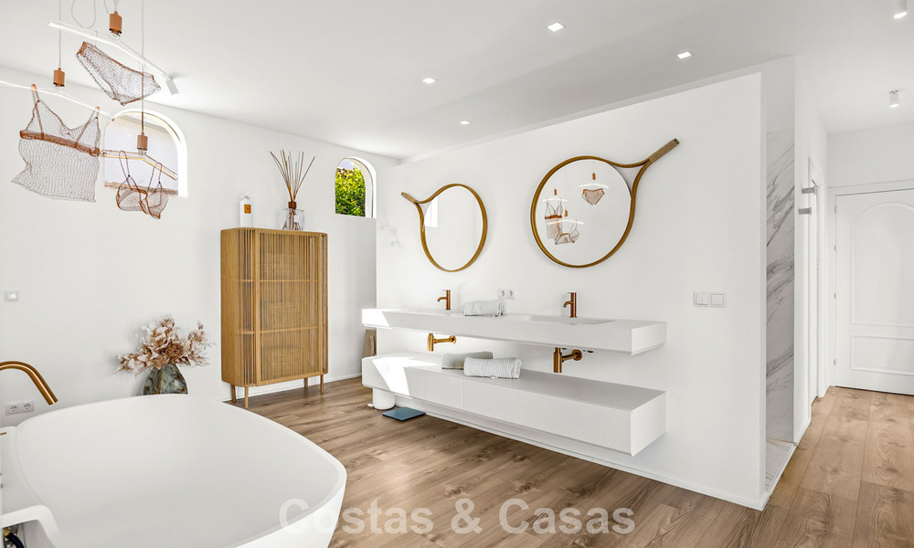 Mediterraanse, gelijkvloerse luxevilla te koop direct aan de golfbaan in Guadalmina, Marbella 800567