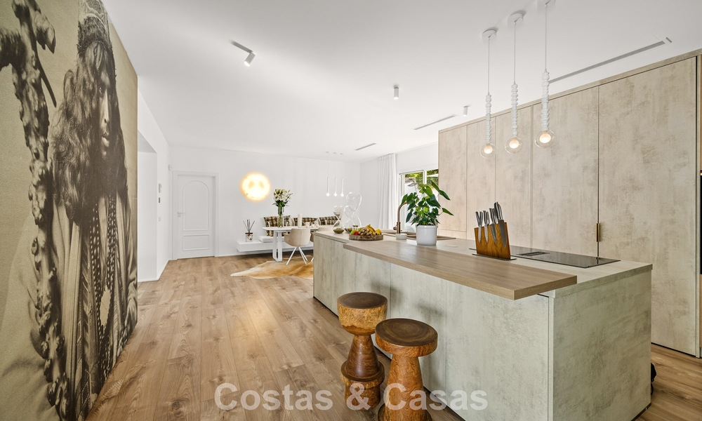Mediterraanse, gelijkvloerse luxevilla te koop direct aan de golfbaan in Guadalmina, Marbella 800576