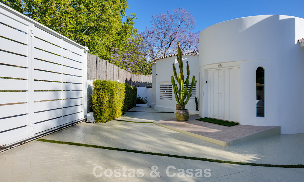 Mediterraanse, gelijkvloerse luxevilla te koop direct aan de golfbaan in Guadalmina, Marbella 800589