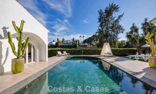 Mediterraanse, gelijkvloerse luxevilla te koop direct aan de golfbaan in Guadalmina, Marbella 800598 