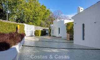Mediterraanse, gelijkvloerse luxevilla te koop direct aan de golfbaan in Guadalmina, Marbella 800600 