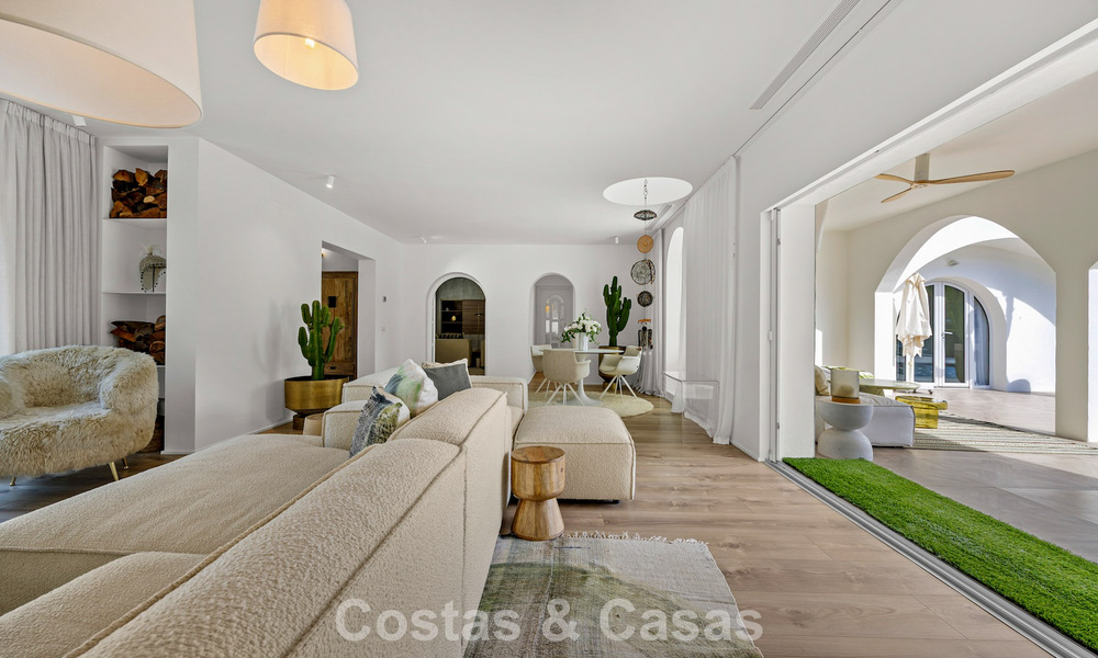 Mediterraanse, gelijkvloerse luxevilla te koop direct aan de golfbaan in Guadalmina, Marbella 800607