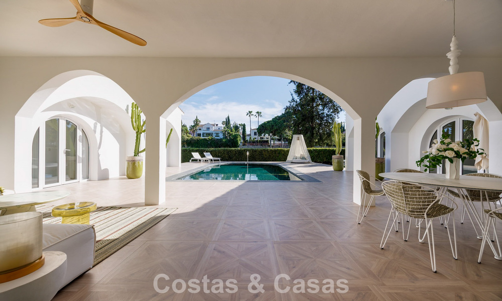 Mediterraanse, gelijkvloerse luxevilla te koop direct aan de golfbaan in Guadalmina, Marbella 800610