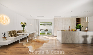 Mediterraanse, gelijkvloerse luxevilla te koop direct aan de golfbaan in Guadalmina, Marbella 800612 