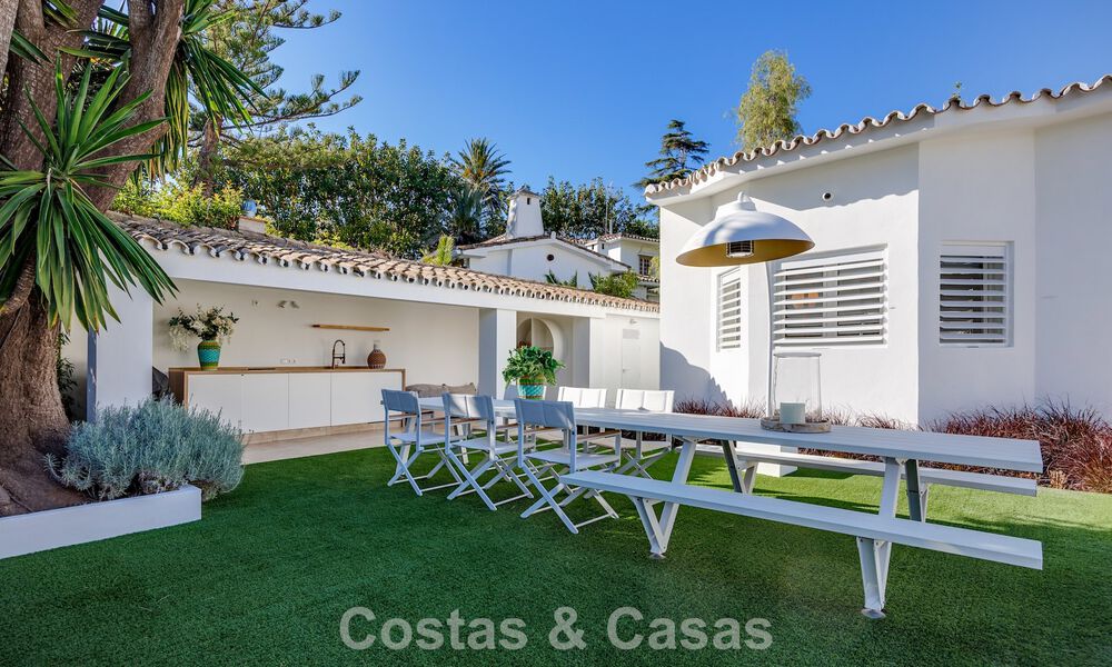 Mediterraanse, gelijkvloerse luxevilla te koop direct aan de golfbaan in Guadalmina, Marbella 800614