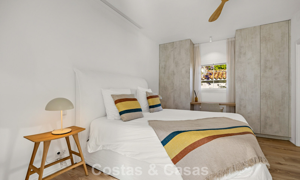 Mediterraanse, gelijkvloerse luxevilla te koop direct aan de golfbaan in Guadalmina, Marbella 800621