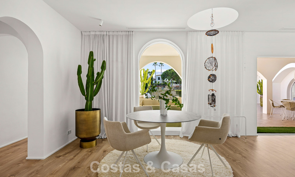Mediterraanse, gelijkvloerse luxevilla te koop direct aan de golfbaan in Guadalmina, Marbella 800624