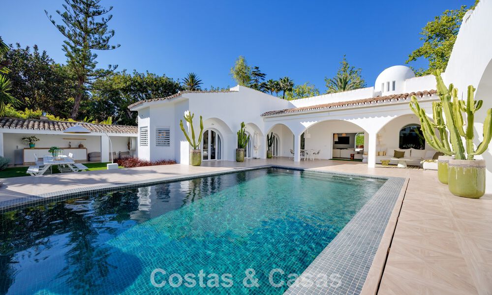 Mediterraanse, gelijkvloerse luxevilla te koop direct aan de golfbaan in Guadalmina, Marbella 800626