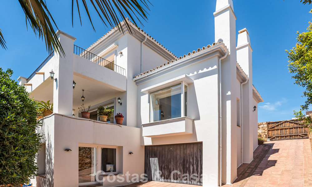 Ruime familievilla in een moderne Spaanse bouwstijl en adembenemend zeezicht te koop in Manilva, Costa del Sol 800627