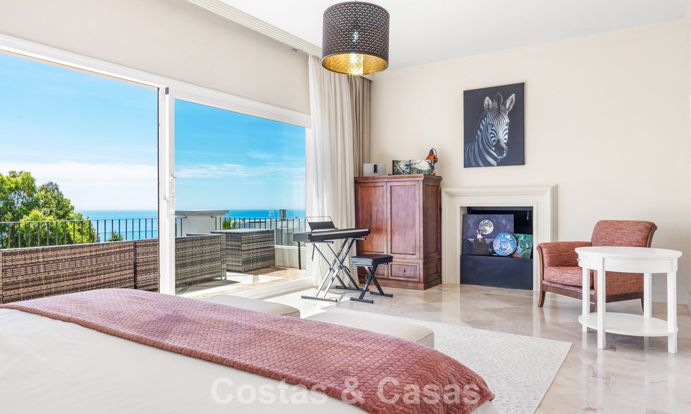 Ruime familievilla in een moderne Spaanse bouwstijl en adembenemend zeezicht te koop in Manilva, Costa del Sol 800629