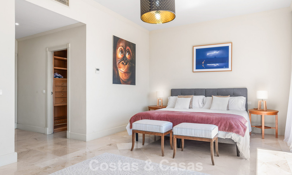 Ruime familievilla in een moderne Spaanse bouwstijl en adembenemend zeezicht te koop in Manilva, Costa del Sol 800631