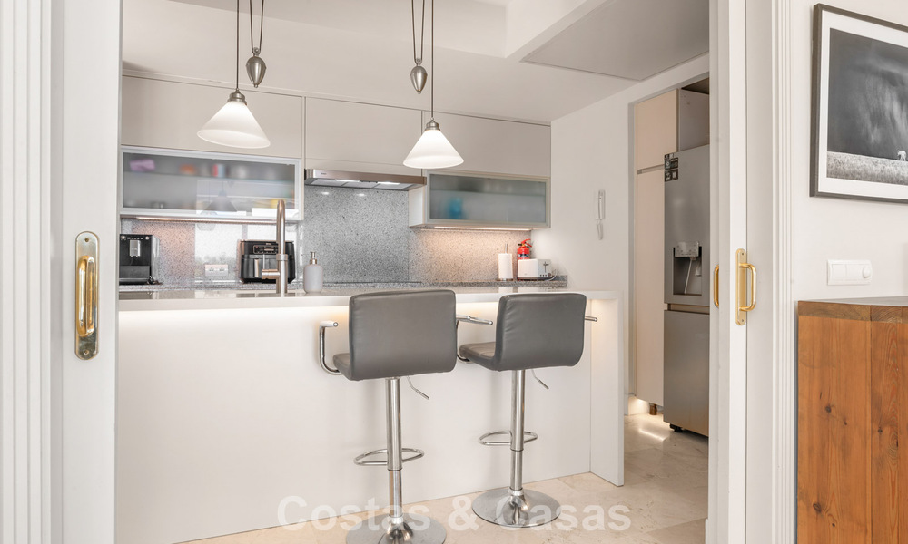 Ruime familievilla in een moderne Spaanse bouwstijl en adembenemend zeezicht te koop in Manilva, Costa del Sol 800636