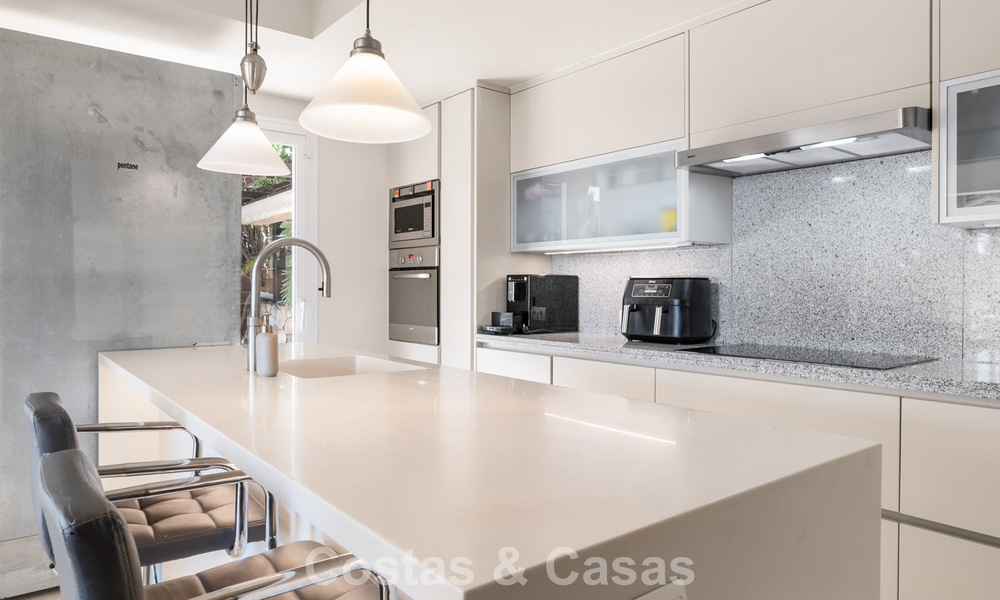 Ruime familievilla in een moderne Spaanse bouwstijl en adembenemend zeezicht te koop in Manilva, Costa del Sol 800637