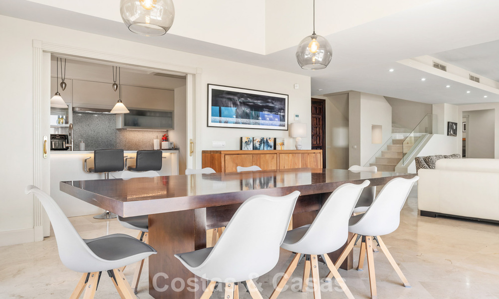 Ruime familievilla in een moderne Spaanse bouwstijl en adembenemend zeezicht te koop in Manilva, Costa del Sol 800640