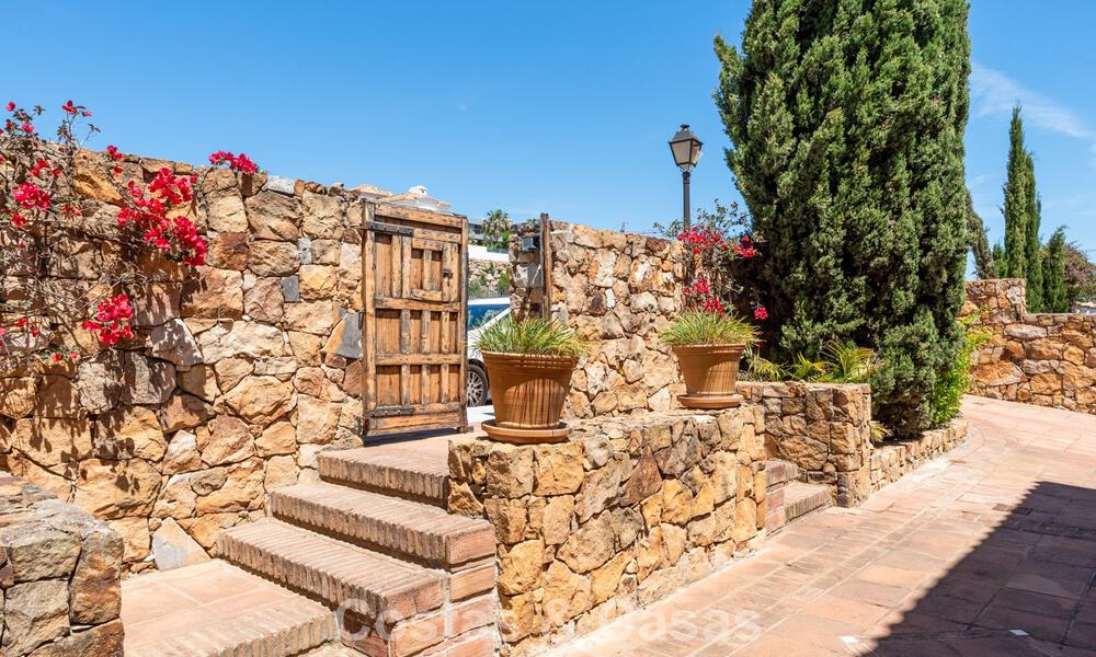 Ruime familievilla in een moderne Spaanse bouwstijl en adembenemend zeezicht te koop in Manilva, Costa del Sol 800650