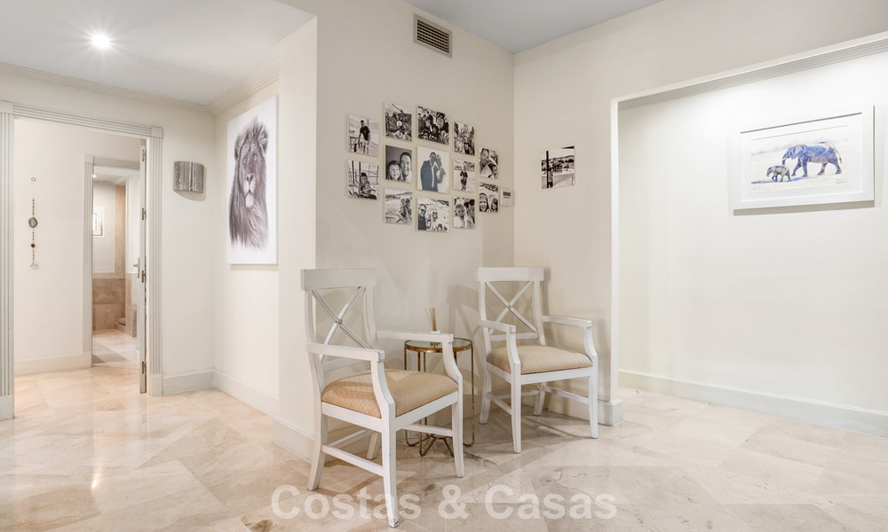Ruime familievilla in een moderne Spaanse bouwstijl en adembenemend zeezicht te koop in Manilva, Costa del Sol 800654