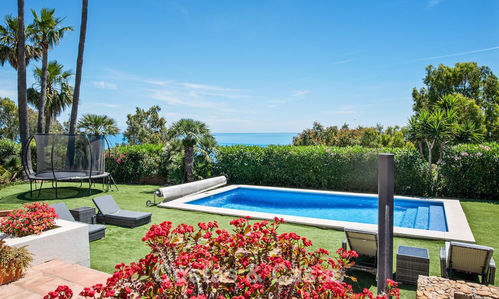 Ruime familievilla in een moderne Spaanse bouwstijl en adembenemend zeezicht te koop in Manilva, Costa del Sol 800662